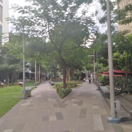 2 Bedrooms Units Forbes Area 5Th Avenue Bgc Center มะนิลา ภายนอก รูปภาพ