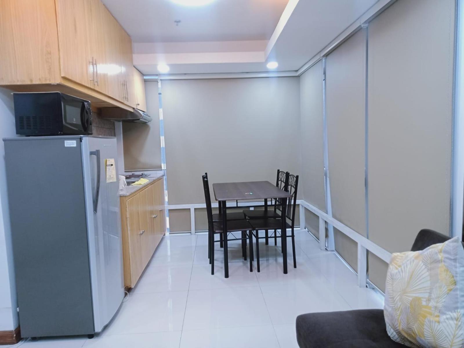 2 Bedrooms Units Forbes Area 5Th Avenue Bgc Center มะนิลา ภายนอก รูปภาพ