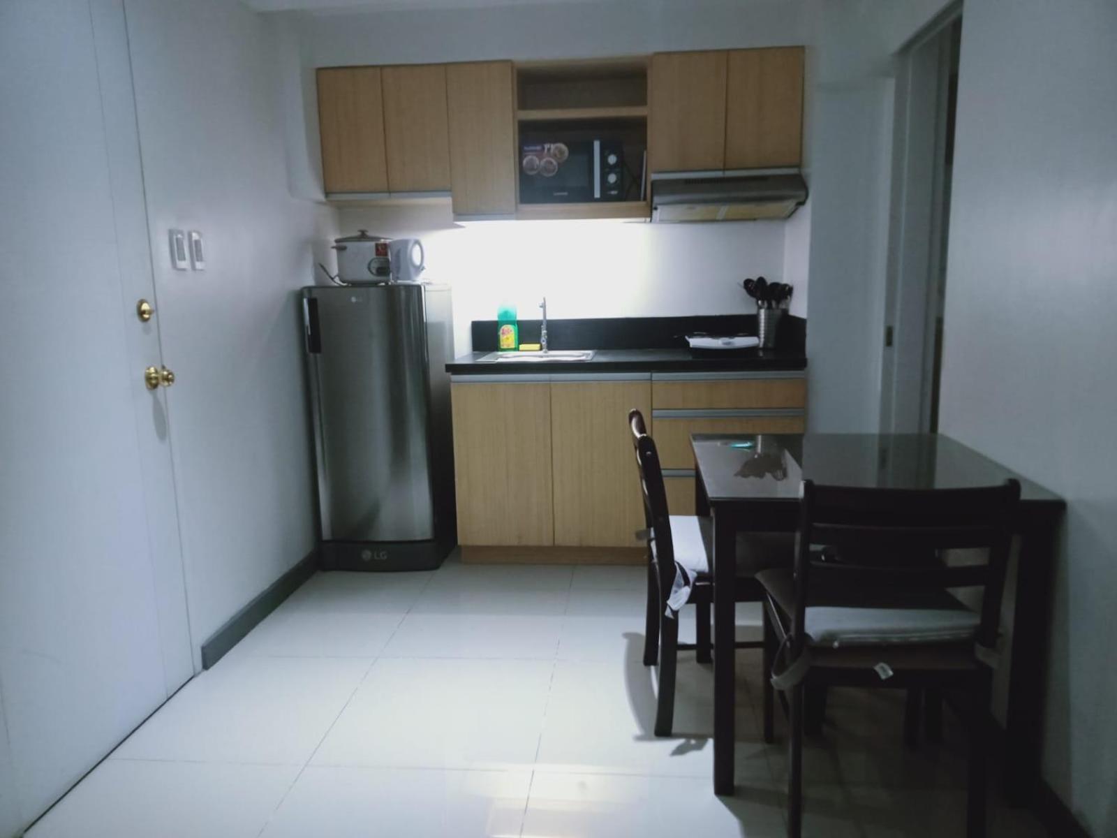 2 Bedrooms Units Forbes Area 5Th Avenue Bgc Center มะนิลา ภายนอก รูปภาพ