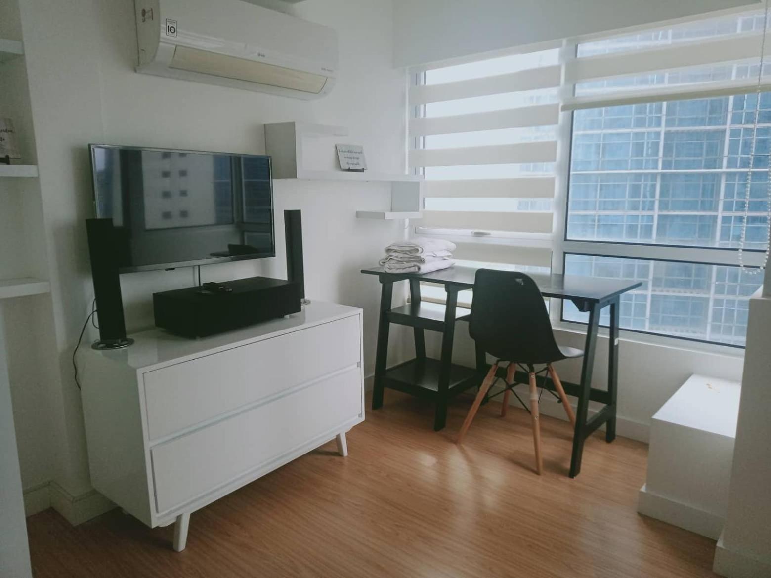 2 Bedrooms Units Forbes Area 5Th Avenue Bgc Center มะนิลา ภายนอก รูปภาพ