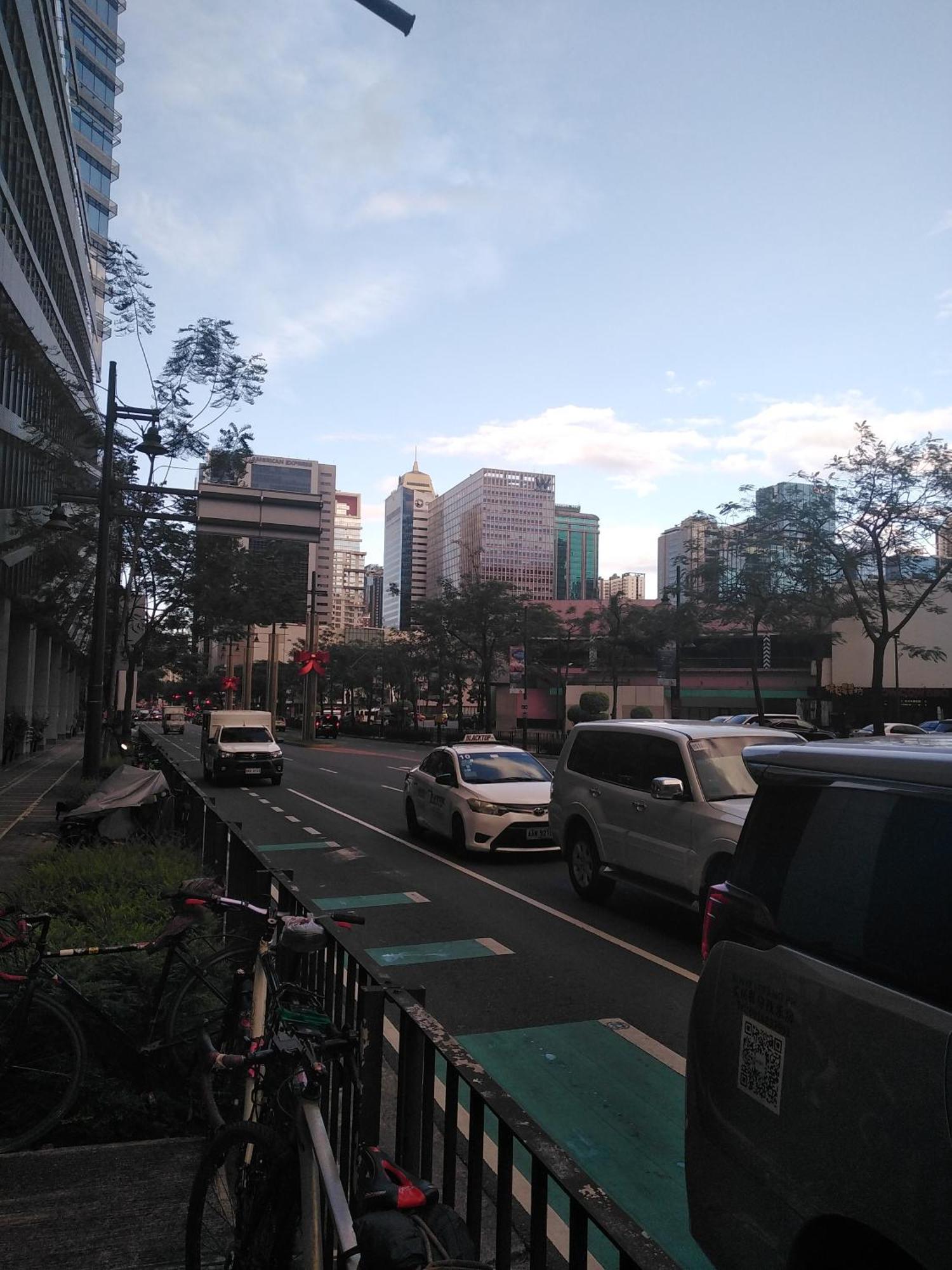 2 Bedrooms Units Forbes Area 5Th Avenue Bgc Center มะนิลา ภายนอก รูปภาพ