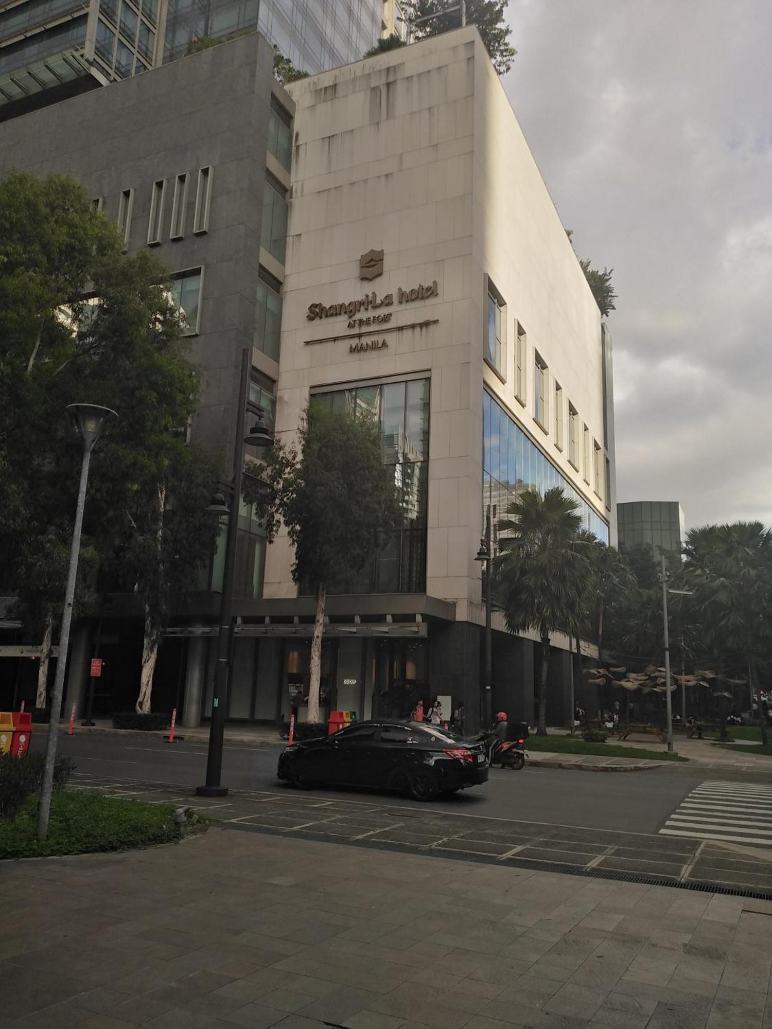 2 Bedrooms Units Forbes Area 5Th Avenue Bgc Center มะนิลา ภายนอก รูปภาพ